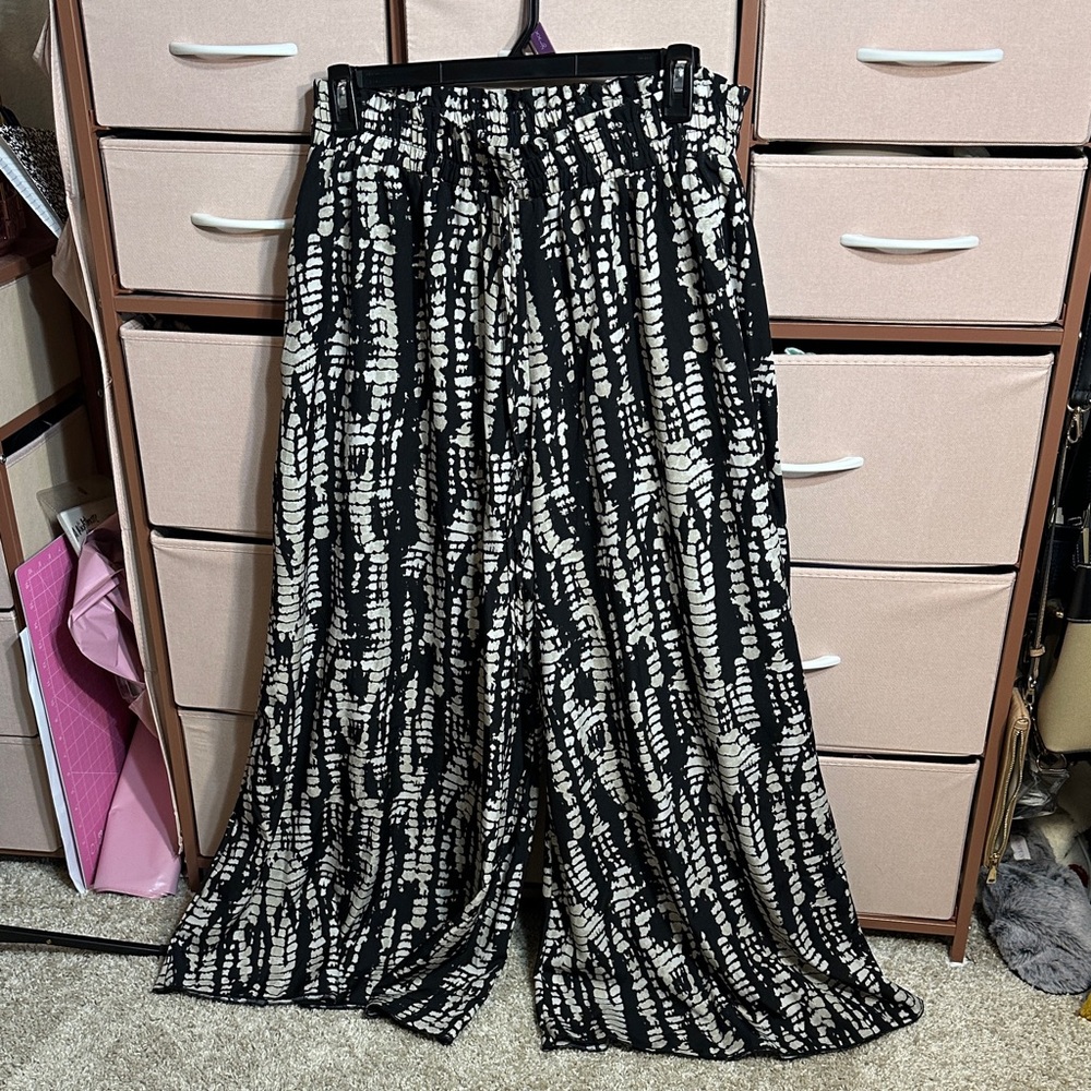 Black and White Patterned Wide-Leg Pants